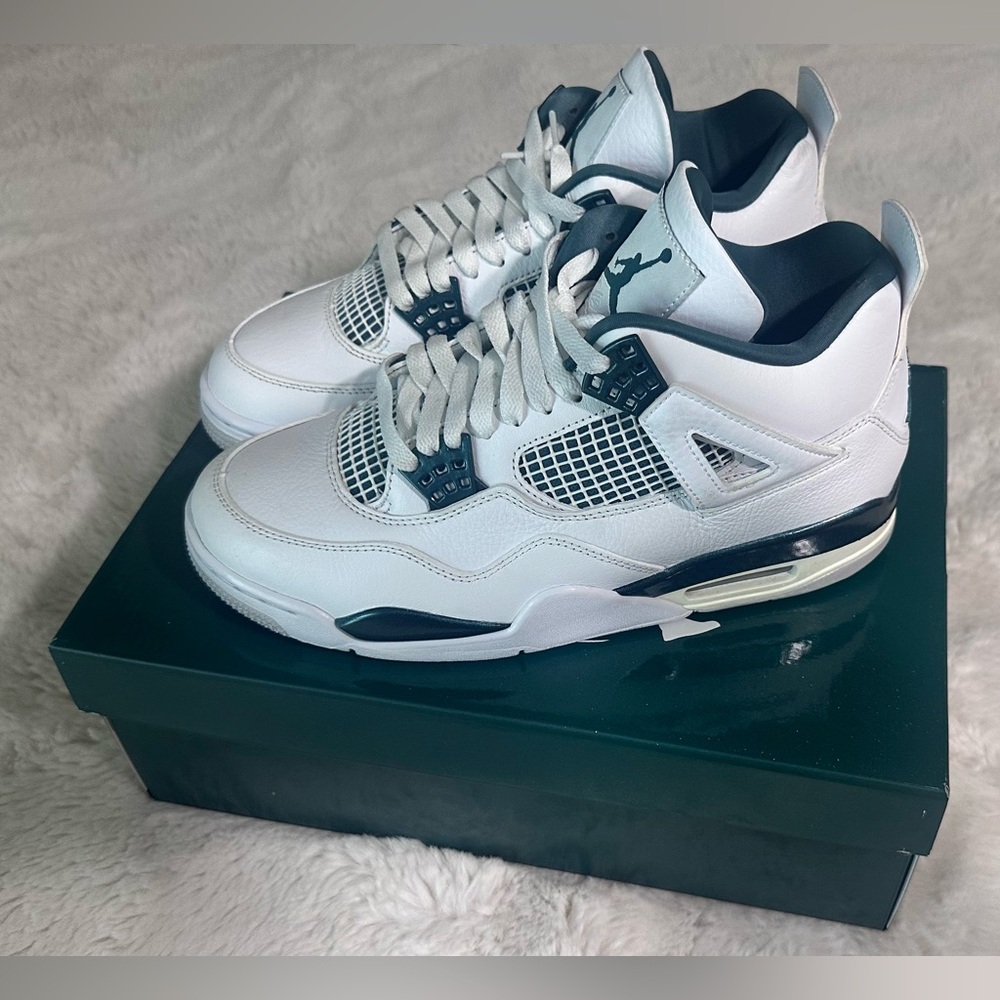 Men’s Jordan 4 Retro oxidized green